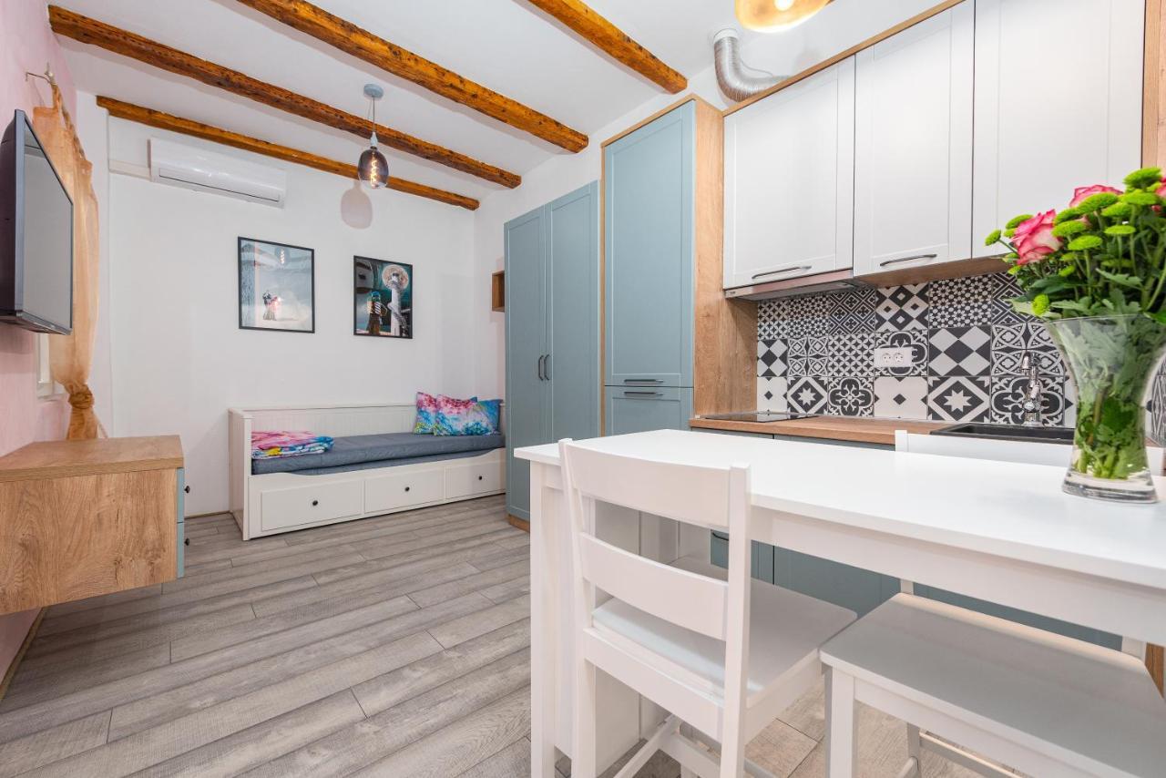Angulus Apartment *